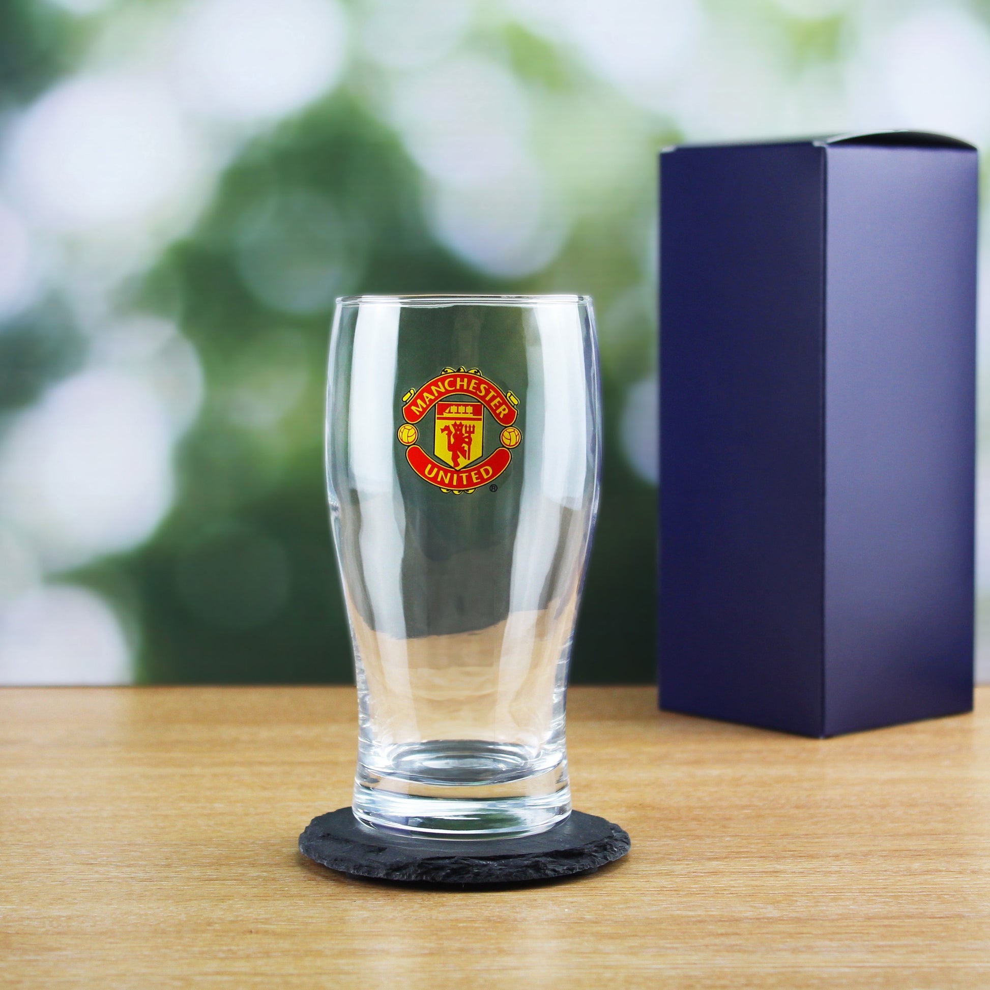 Engraved Manchester United 20oz Tulip Pint Glass image 0